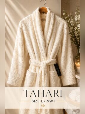 Tahari Ivory Shimmer Plush Spa Robe Size L NWT